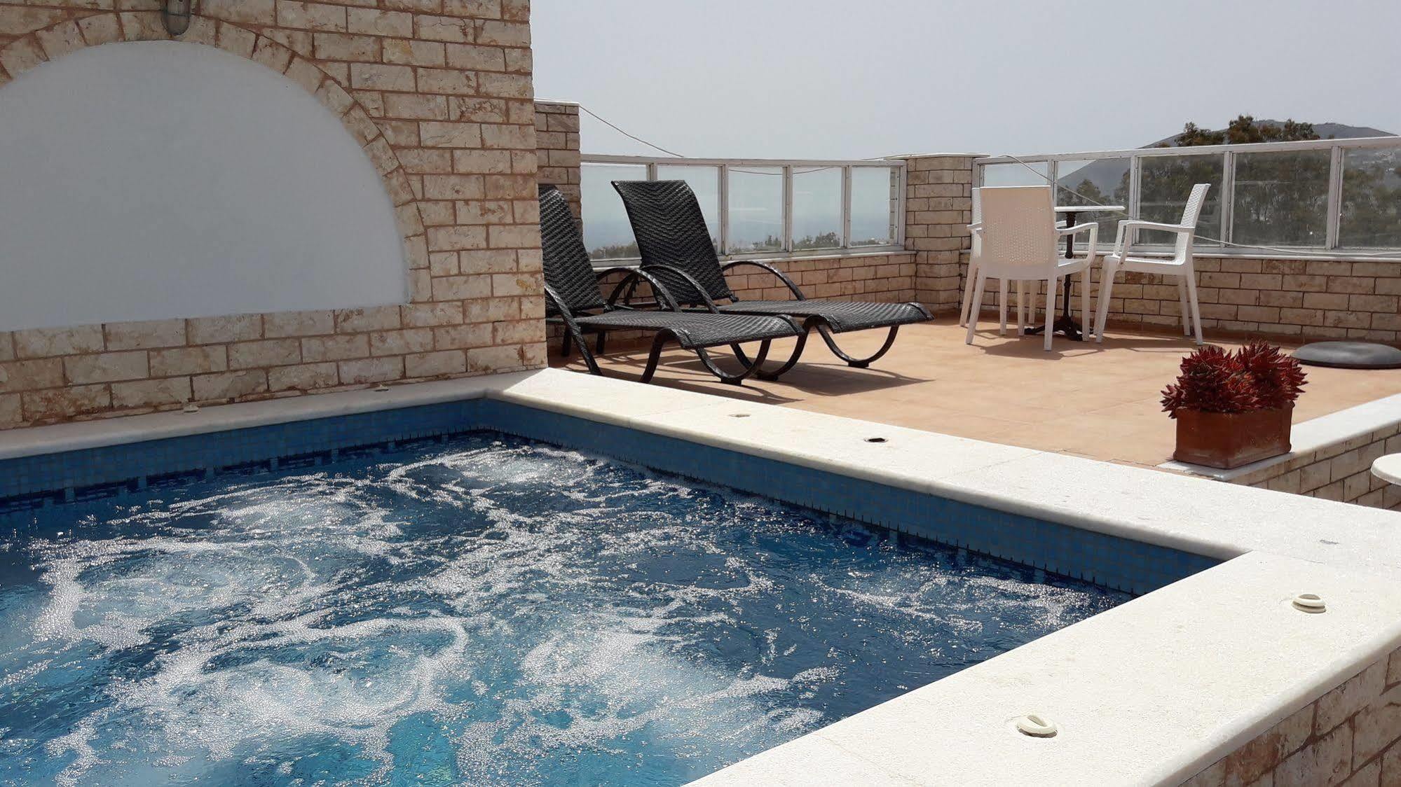 Villa Roussa City Center Fira  Extérieur photo